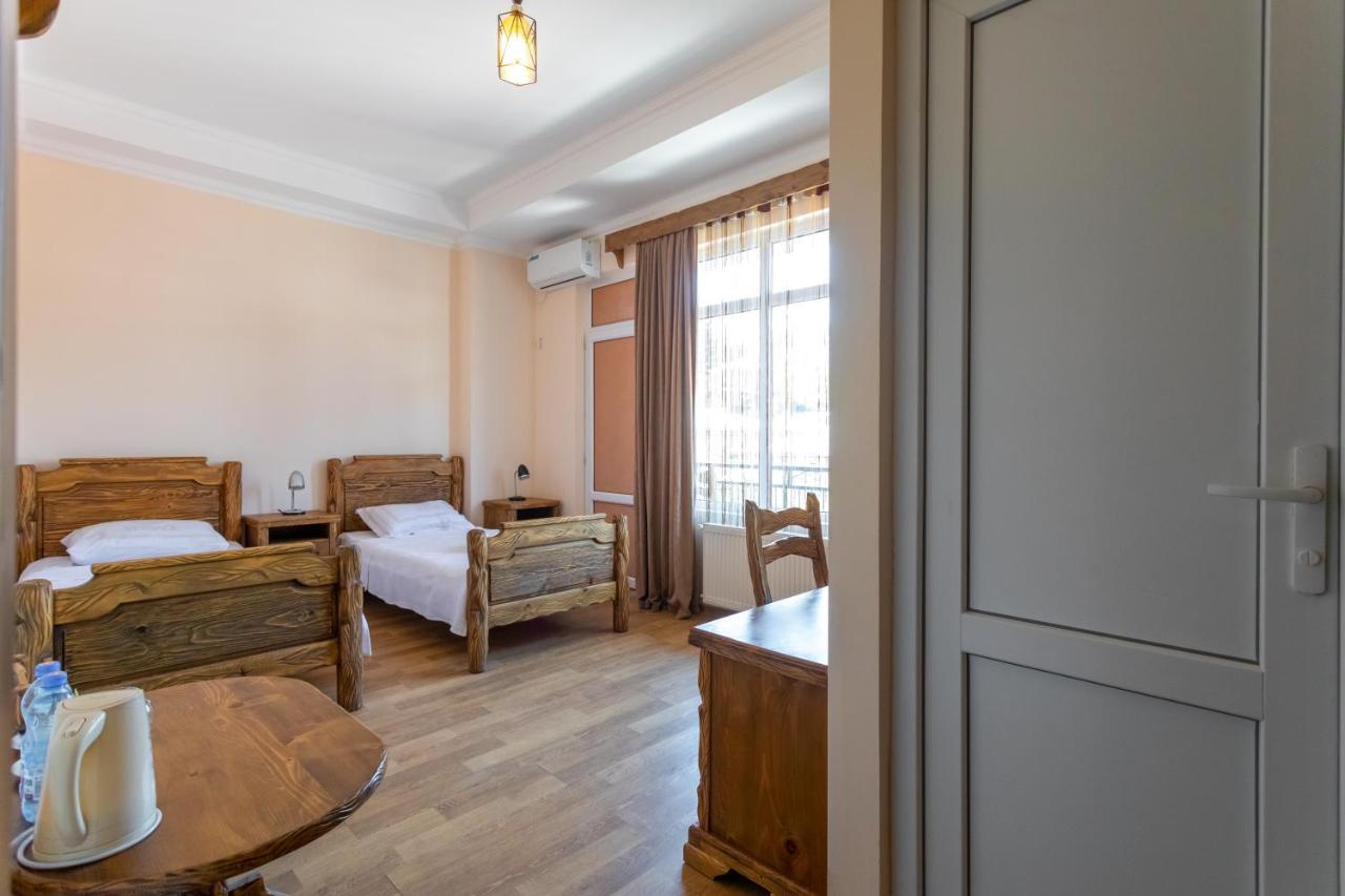 Hotel Phasis Kutaisi Exterior photo