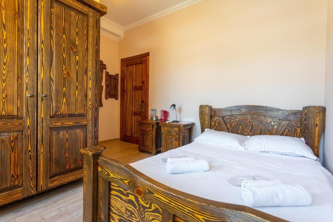 Hotel Phasis Kutaisi Exterior photo