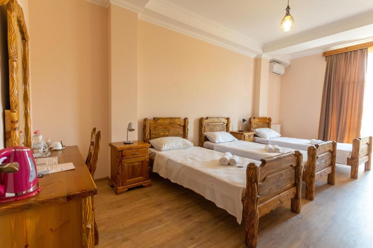 Hotel Phasis Kutaisi Exterior photo