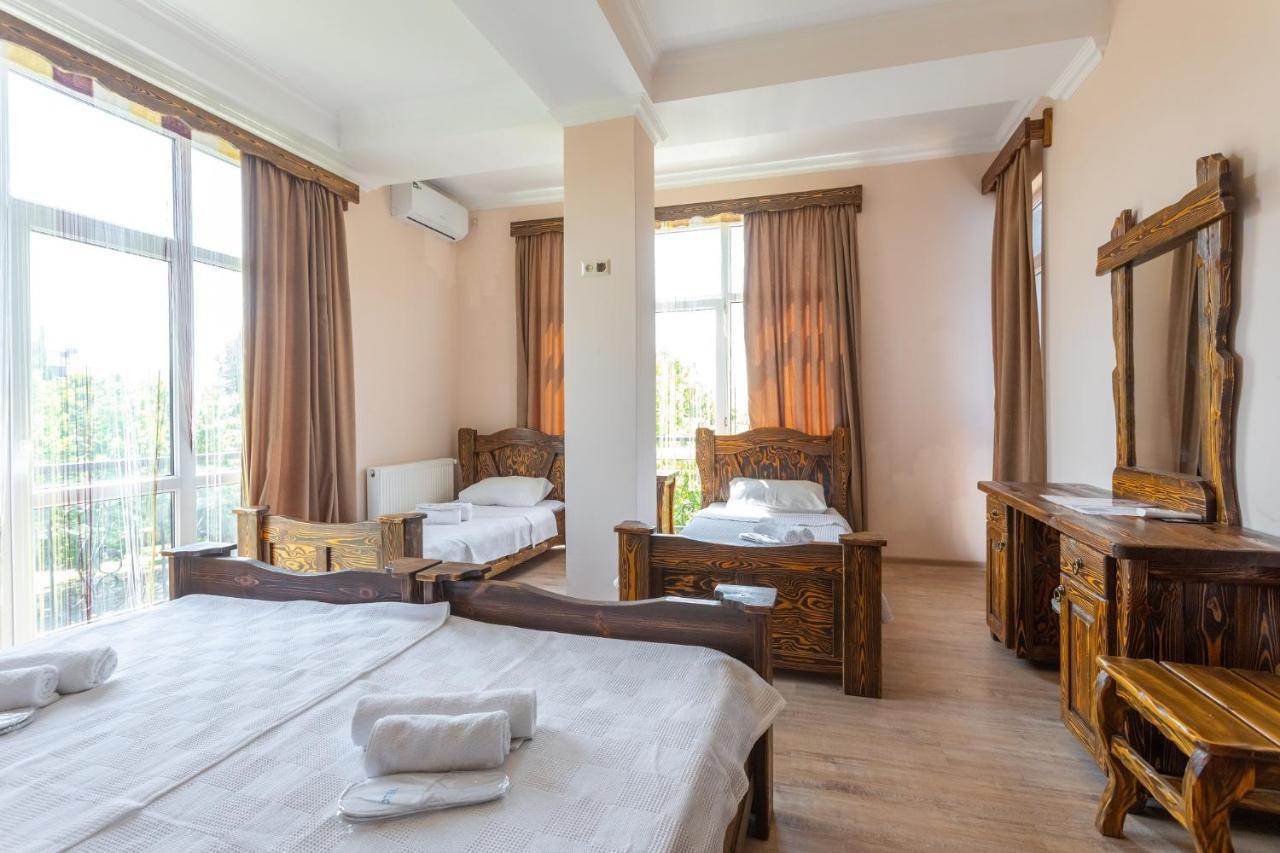 Hotel Phasis Kutaisi Exterior photo